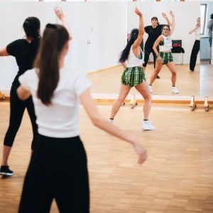 Frauen tanzen Zumba